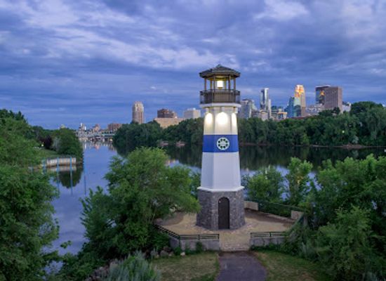 minnesota/minneapolis/attraction/boom-island-lighthouse