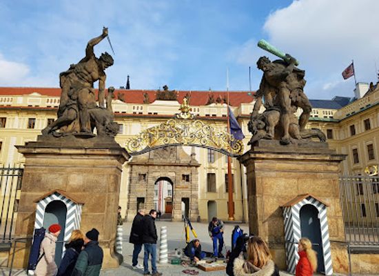 czechia/prague/hradcany/attraction/hradcany-square