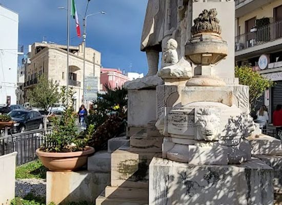 italy/apulia/attraction/monumento-ai-caduti