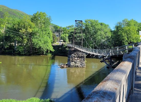 virginia/southwest-virginia/attraction/buchanan-swinging-bridge