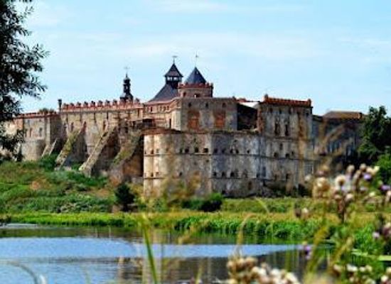 ukraine/khmelnytskyi/attraction/medzhybizh-fortress
