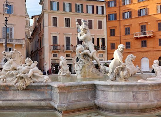 italy/rome/piazza-navona/attraction/stadium-of-domitian