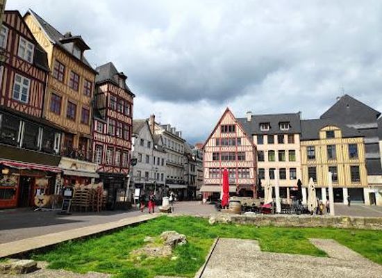 france/rouen/attraction/place-du-vieux-marche