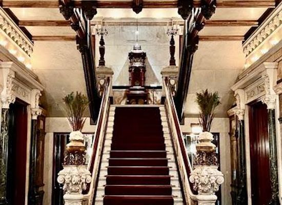 illinois/chicago/attraction/the-richard-h-driehaus-museum