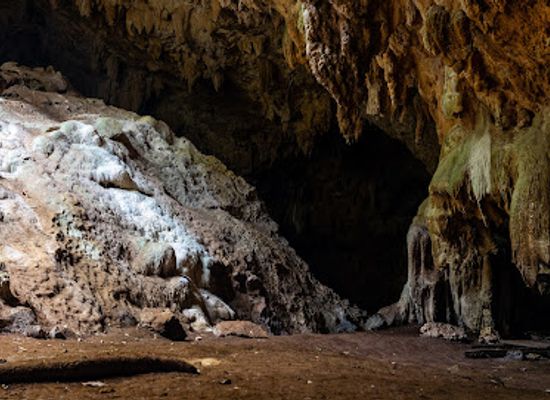 new-caledonia/south-province/attraction/grotte-de-la-reine-hortense