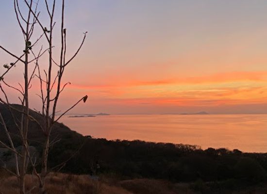 indonesia/labuan-bajo/attraction/sunset-spot-hercadi