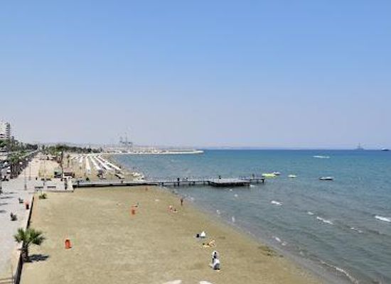 cyprus/nicosia/attraction/finikoudes-beach