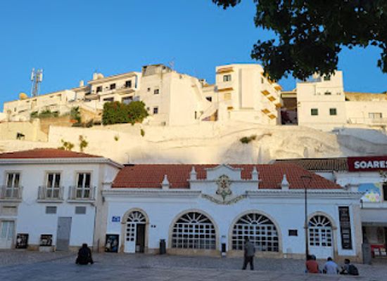 portugal/albufeira/attraction/galeria-de-arte-pintor-samora-barros