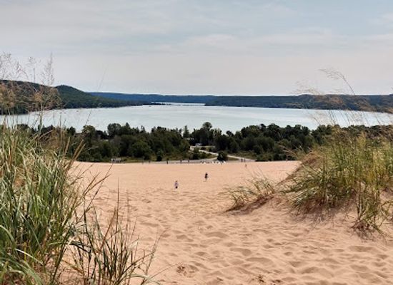 michigan/sleeping-bear-dunes-national-lakeshore/attraction/dunes-trail