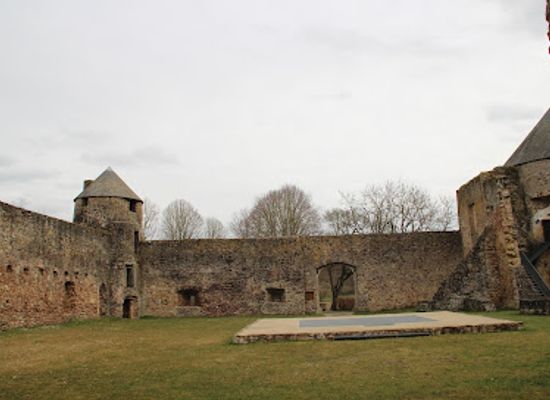 belgium/luxembourg/attraction/pettingen-castle