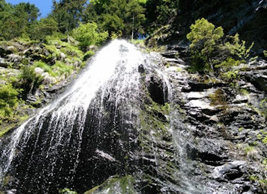 ukraine/transcarpathia/attraction/yalyn-waterfall