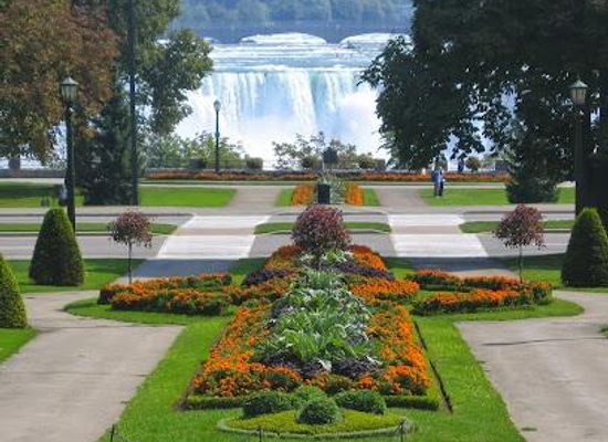 canada/niagara-falls/attraction/queen-victoria-park