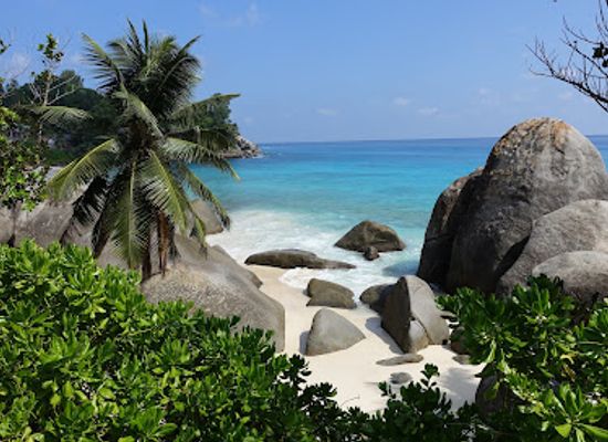 seychelles/ile-therese/attraction/top-soleil-beach-grill-bar