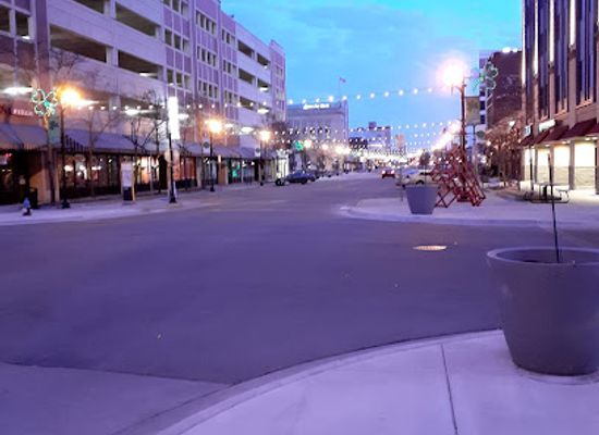 indiana/south-bend/downtown-south-bend/attraction/studebaker-plaza