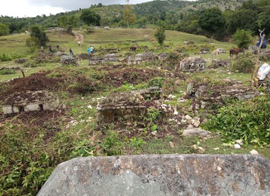 haiti/nippes/attraction/miratoire-de-cimetiere-de-bidouze