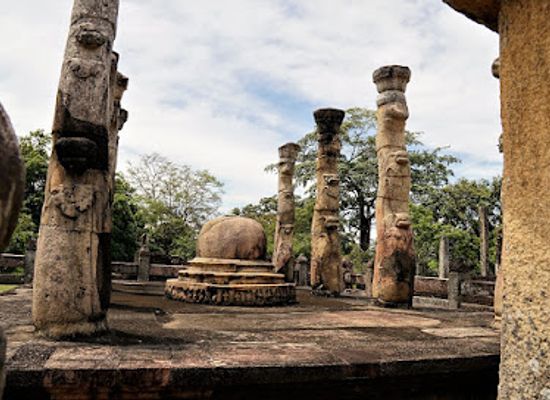 sri-lanka/polonnaruwa-district/attraction/nissanka-lata-mandapa