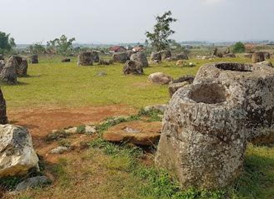 laos/phonsavan/attraction/the-cave-in-the-plain-of-jars
