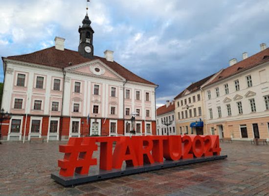 estonia/tartu-county/attraction/town-hall-square