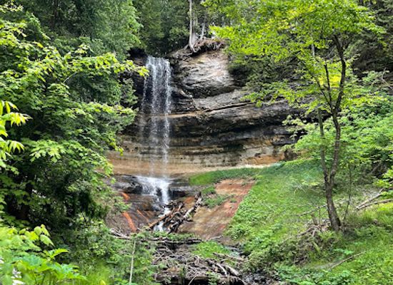 michigan/upper-peninsula/attraction/munising-falls-visitor-center