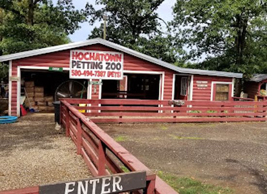 oklahoma/beavers-bend-state-park/attraction/hochatown-rescue-center-petting-zoo