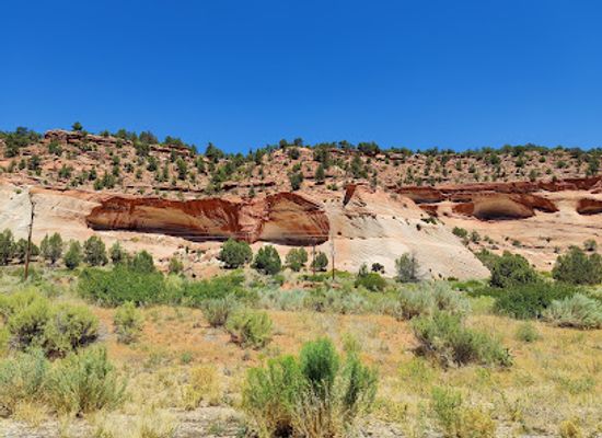 utah/capitol-reef-national-park/attraction/moqui-cave