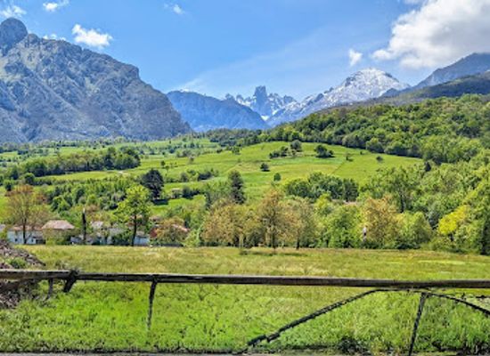spain/picos-de-europa/attraction/monumento-al-urriellu-viario-de-una-roca-viva