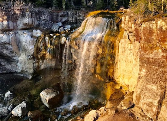 oregon/cascade-lakes-scenic-byway/attraction/newberry-national-volcanic-monument