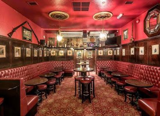 ireland/county-dublin/attraction/the-long-hall