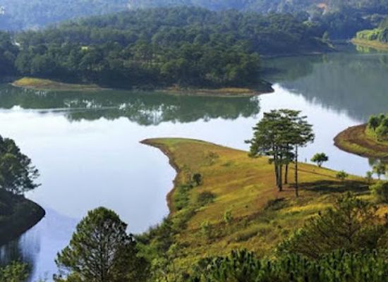 vietnam/central-highlands/attraction/spillway-of-tuyen-lam-lake