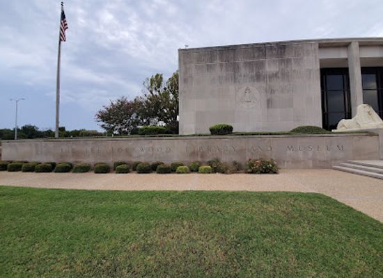 texas/waco/attraction/lee-lockwood-library-and-museum