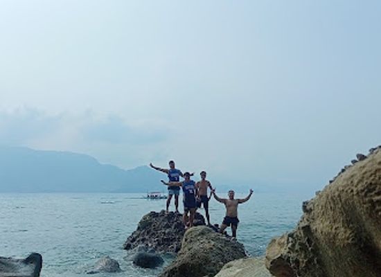 philippines/anawangin-cove/attraction/capones-island