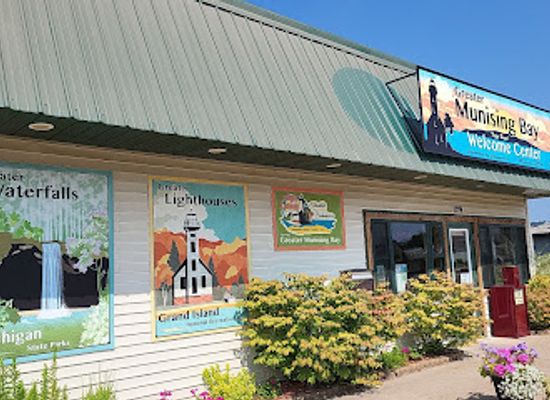 michigan/upper-peninsula/attraction/munising-bay-welcome-center