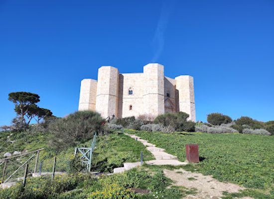 italy/puglia/attraction/castel-del-monte