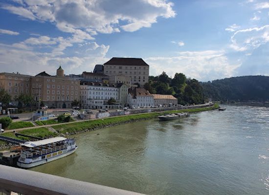 austria/linz/urfahr/attraction/linz-s-main-square