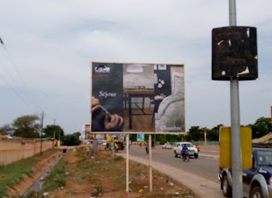 niger/niamey/plateau/attraction/rond-point-palais-des-sports