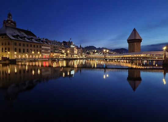 switzerland/lucerne/lake-lucerne/attraction/jesuitenplatz