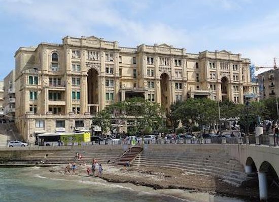 malta/qawra/attraction/balluta-square