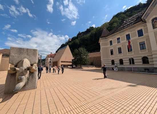 liechtenstein/furstensteig/attraction/rinoceronte-de-vaduz