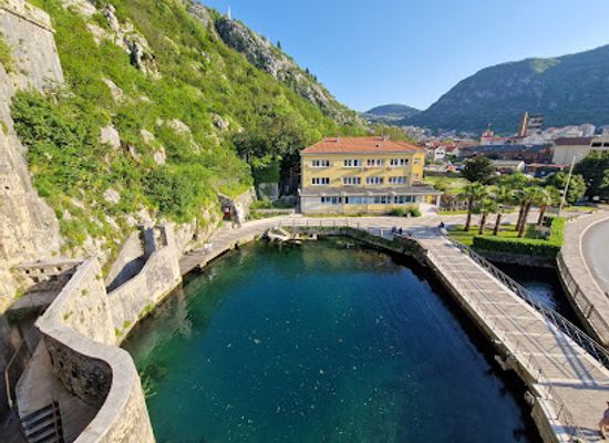 montenegro/bay-of-kotor/attraction/gurdic-gate