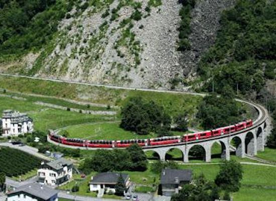 switzerland/engadin/attraction/kreisviadukt-von-brusio