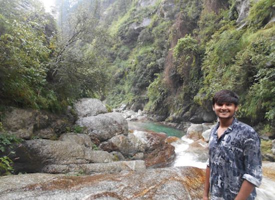 india/mcleodganj/attraction/gallu-waterfall
