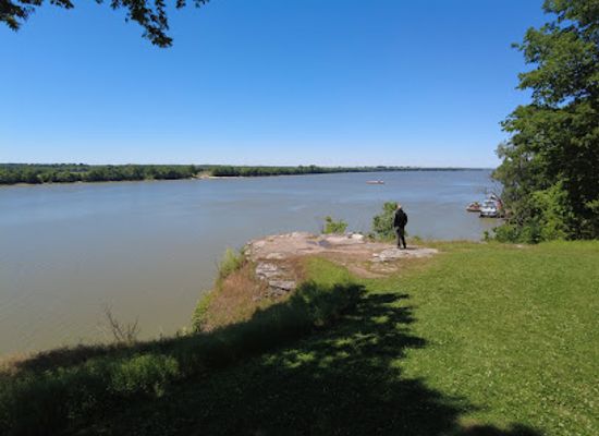 illinois/southern-illinois/attraction/cave-in-rock-state-park