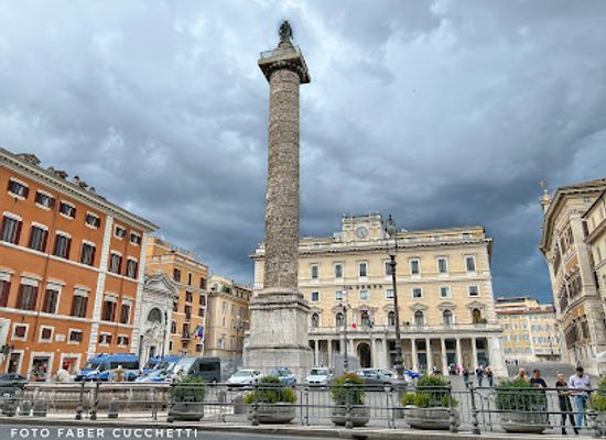 italy/rome/pantheon/attraction/piazza-colonna