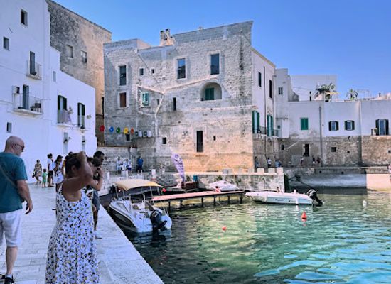 italy/apulia/attraction/porto-antico