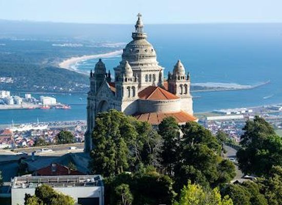 portugal/ponte-de-lima/attraction/sanctuary-of-the-sacred-heart-of-jesus-mount-of-santa-luzia