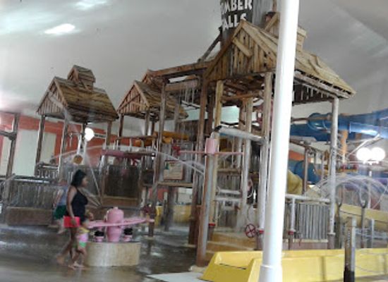 missouri/lake-of-the-ozarks/attraction/jolly-mon-indoor-water-park