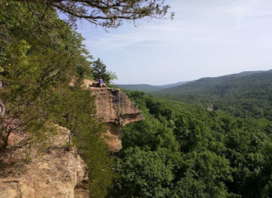 arkansas/devil-s-den-state-park/attraction/yellow-rock-trailhead