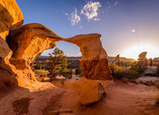utah/henry-mountains/attraction/metate-arch-devils-garden