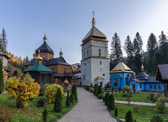 ukraine/carpathian-mountains/attraction/manyava-skete