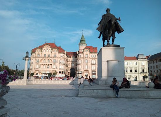 romania/bihor/attraction/roman-catholic-cathedral